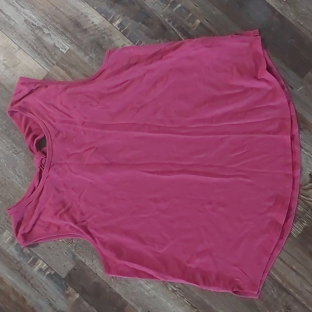 Old Navy sleeveless shirt